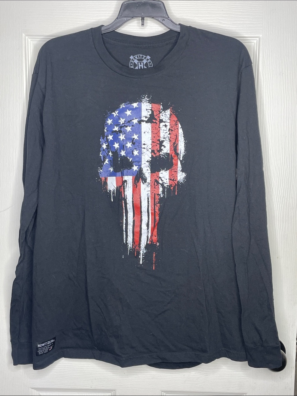Men's Black Long-Sleeve Tee w/American Flag Skull Graphic. Size L